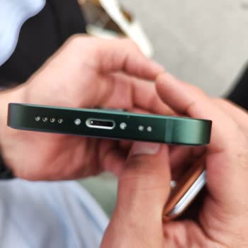 iPhone 13 Mini Yeşil Boya Atması