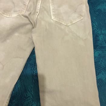 Mango Bej Renkli Jeanın Bir Yıkamada Boyası Aktı Lekeli Görüntü Oldu