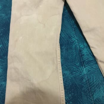 Mango Bej Renkli Jeanın Bir Yıkamada Boyası Aktı Lekeli Görüntü Oldu