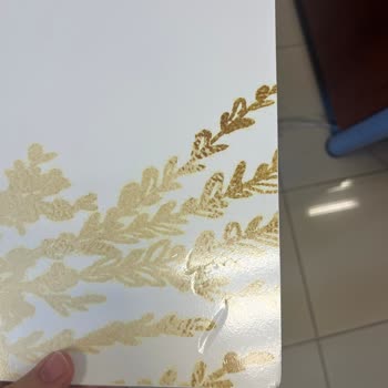 Pembe Atölye Karşılama Panosu Kötü Ürün Kötü Paketleme Geç Teslimat