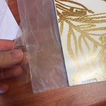 Pembe Atölye Karşılama Panosu Kötü Ürün Kötü Paketleme Geç Teslimat