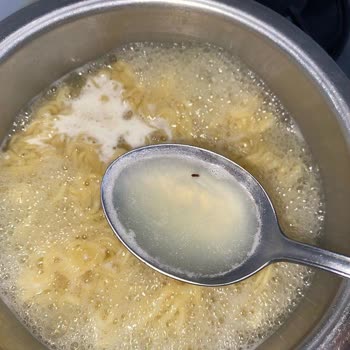 İndomie Noddle Böcek Çıktı