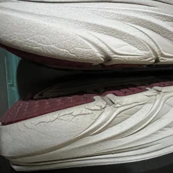 Skechers Ayakkabı Tabanı Topuk İç Tarafı 8-9 Günlük Kullanımda Çatladı
