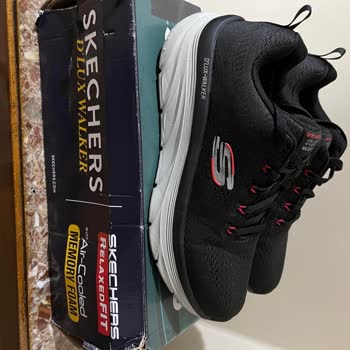 Skechers Ayakkabı Tabanı Topuk İç Tarafı 8-9 Günlük Kullanımda Çatladı