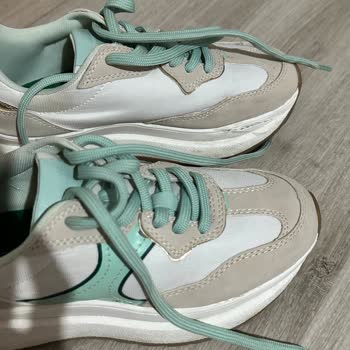 Stradivarius Spor Ayakkabı Taban Sorunu