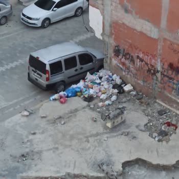 Esenyurt Belediyesi Çöpler Toplanmıyor Çöp Arabası Yok