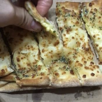 Domino's Pizza Çalışan Kisi Bana Bağırdı Ve Getirdikleri Yemek İstediğimiz Değildi