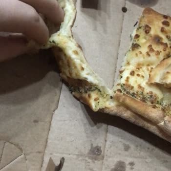 Domino's Pizza Çalışan Kisi Bana Bağırdı Ve Getirdikleri Yemek İstediğimiz Değildi