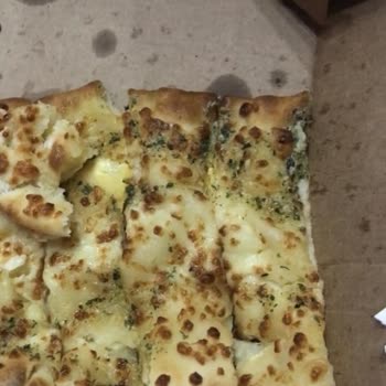 Domino's Pizza Çalışan Kisi Bana Bağırdı Ve Getirdikleri Yemek İstediğimiz Değildi