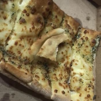 Domino's Pizza Çalışan Kisi Bana Bağırdı Ve Getirdikleri Yemek İstediğimiz Değildi