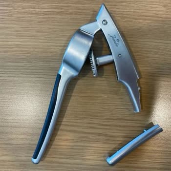 Kırılan Çelik Görünümlü Jumbo Sarımsak Ezeceği.