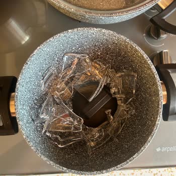 Karaca Tencere Cam Kapak Kendi Kendine Patladı