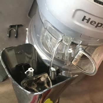 Beko Dikey Süpürge Kalitesiz Malzeme!