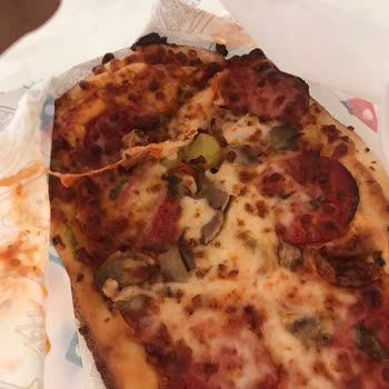 Domino's Pizza Mantar Koymayın Dememize Rağmen Ürünün Mantarlı Gelmesi