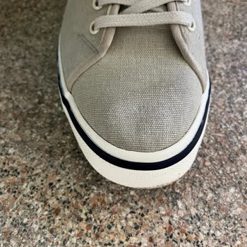 FLO Ayakkabı FLO Spor Ayakkabı Süngeri Ayakkabı Rengini Açtı