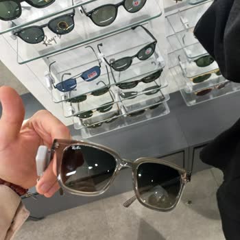 Rayban Güneş Gözlüğü İç Cam Yansıması
