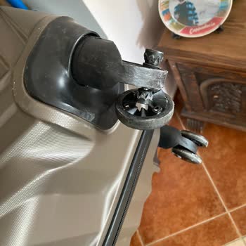 Borelli Deichmann Alınan Valiz Tekeri