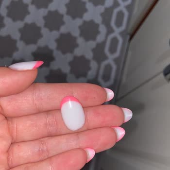 Mec Beauty Academy 4 Gün Sonra Yeni Yapılan Protez Tırnakların Düşmesi