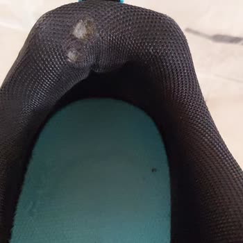 Boyner Mağazası Under Armour Marka Ayakkabı Yırtıldı