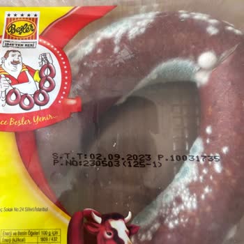 Buz Dolabında Kapalı Ambalaj İçinde Bozulan Beşler Sucukları