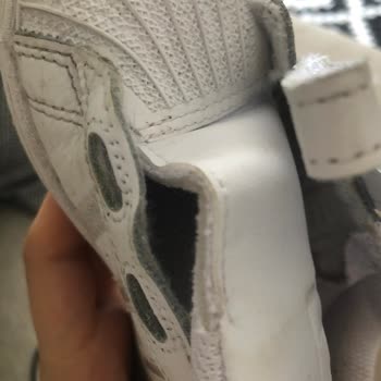 Adidas'ın Ayakkabı Dil Kısmının Katlanması