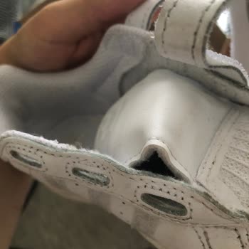 Adidas'ın Ayakkabı Dil Kısmının Katlanması