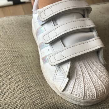 Adidas'ın Ayakkabı Dil Kısmının Katlanması