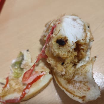 Sultanbeyli Atlaspark AVM Popeyes Mağazası Hamburgerinde Hijyen Sorunu