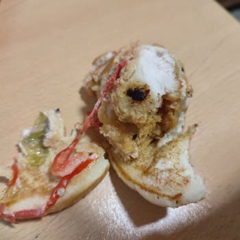 Sultanbeyli Atlaspark AVM Popeyes Mağazası Hamburgerinde Hijyen Sorunu