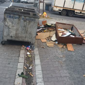 Esenyurt Belediyesi Çöp Temizlemeyi Başaramayan Temizlik İşleri Müdürlüğü