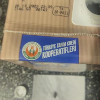 Tarım Kredi Kooperatif Market Tarım Kredi Sütün İçerisinden Kara Sinek Çıktı.