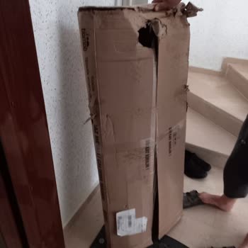 Aldığım Ürün Kırşehir Sürat Kargo Şubesi Tarafından Kırık Dökük