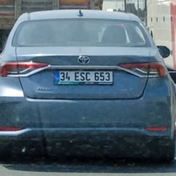 Makas Ata Ata Giden Bir Toyota Corolla
