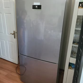 Samsung Buzdolabı Alt Kapak Ezik