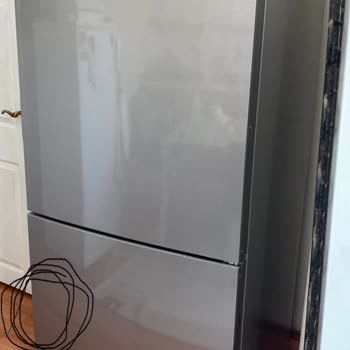 Samsung Buzdolabı Alt Kapak Ezik