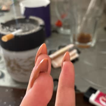 İzmir Jel Tırnak Bornova Tırnaklarımı Şekilsiz Ve Kalın Yaptı