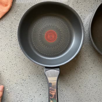 Tefal Tava Kendi Kendine Yamuluyor