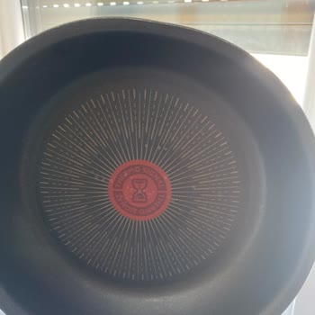 Tefal Tava Kendi Kendine Yamuluyor