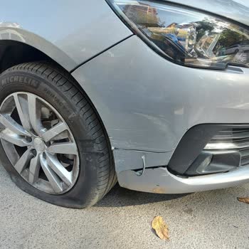 Batı Oto Mercedes-Benz Çalışan Ters Yöne Girerek Arabama Çarptı