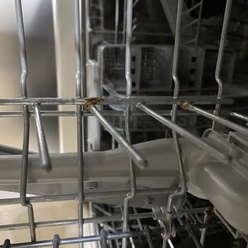 Arçelik 6381 Hit Model Bulaşık Makinesi Sepet Paslanması