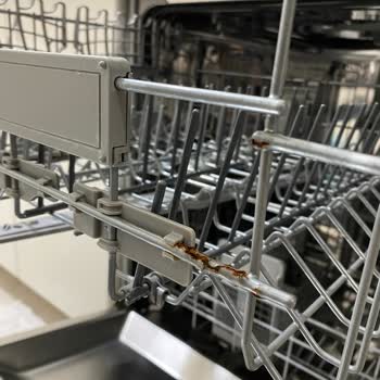 Arçelik 6381 Hit Model Bulaşık Makinesi Sepet Paslanması