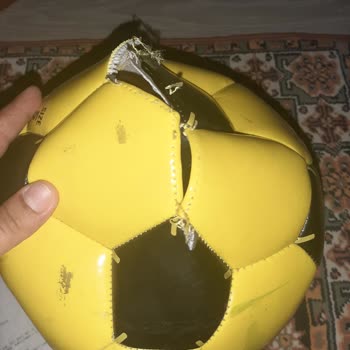 Decathlon Futbol Topu 2 Günde Kendiliğinden Patladı!