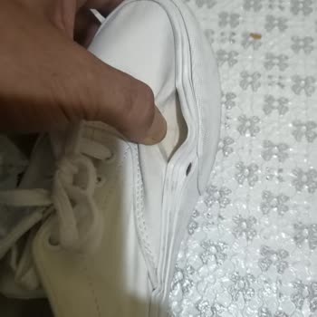 Vans Ayakkabı İki Haftada Yanlarından Açıldı