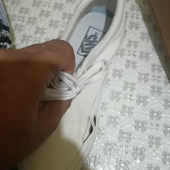 Vans Ayakkabı İki Haftada Yanlarından Açıldı
