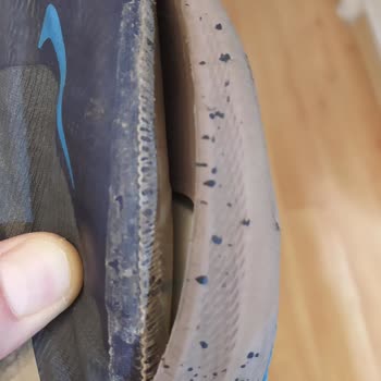 Nike Marka Ayakkabı Yandan Açılma Yapması