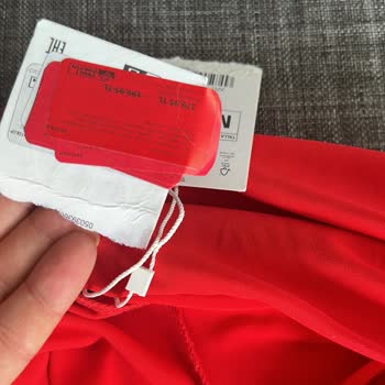 Zara Sıfır Pantolonda Kan Lekesi Skandal Durum