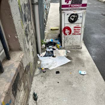 Beyoğlu Belediyesi Temizlik Görevlileri Çalışmıyor!