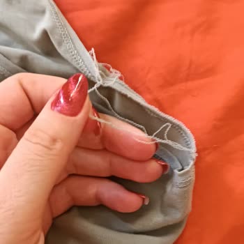 Penti Çürümüş Ürünlerini İnternette Satışa Çıkarıyor