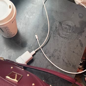 Starbucks Coffee Ortamın Pis Ve Bakımsız Olması Çalışanların Görünüşü Bakımsız