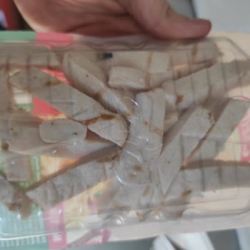 Lezita Tavuk Göğsünden Sinek Çıktı